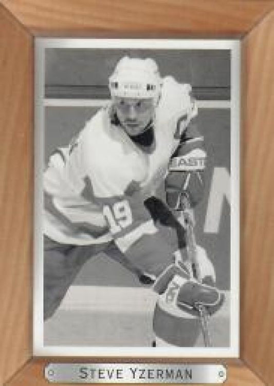 NHL 2003-04 BeeHive Variations - No 75 - Steve Yzerman